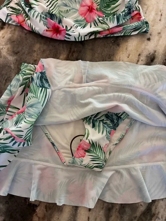 $98 NWT Nicole miller Tropical Pink Hibiscus Two-Piece Tankini Set, medium - Picture 7 of 8